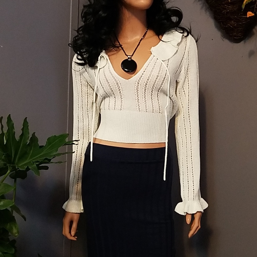 Cute & sexy key hole knitted  AUTUMN top - Picture 2 of 8